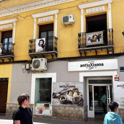 Überall hängen Jesus und Marienbilder