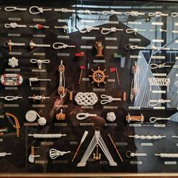 Wieder im Museum......diverse Seemannsknoten