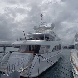 Und draussen.........ein (kleines) Schiffchen