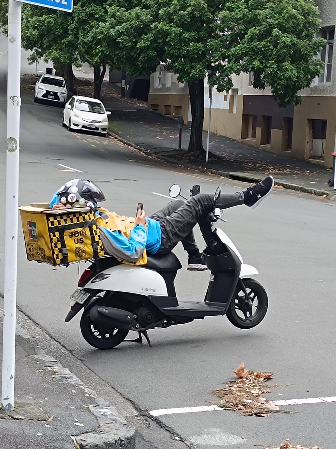 Ostersonntag und er muss arbeiten.......