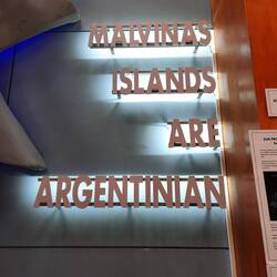 Auch in Bars und Restaurants findet man den Satz