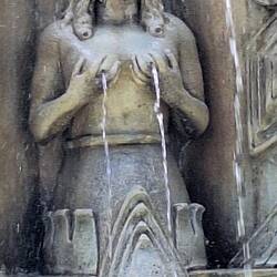 Interessanter Brunnen