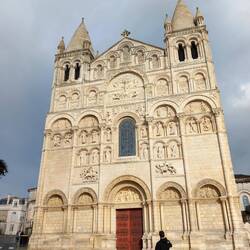 La magnifique façade de la Cathédrale Saint Pierre.