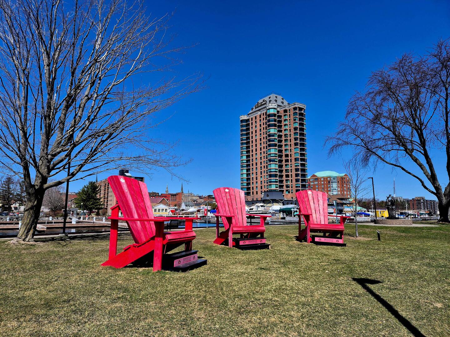 Petites chaises de hipster.