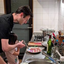 Mimi prépare les sushi