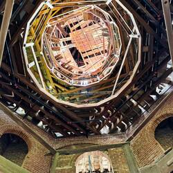 Blick vom Erdgeschoss des Rohbaus und die Kuppel