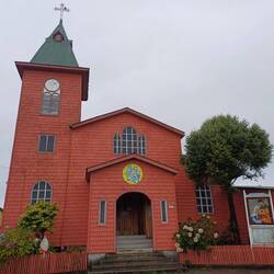 Die Kirche auch in rot