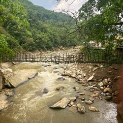 Frissonner en se demandant si le pont est solide!