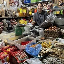 Se mailler séduire par le sourire d'une marchande...