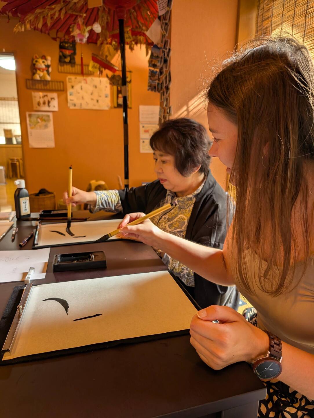 8Uhr morgens: Kalligraphie Stunde im Ryokan ㊙️