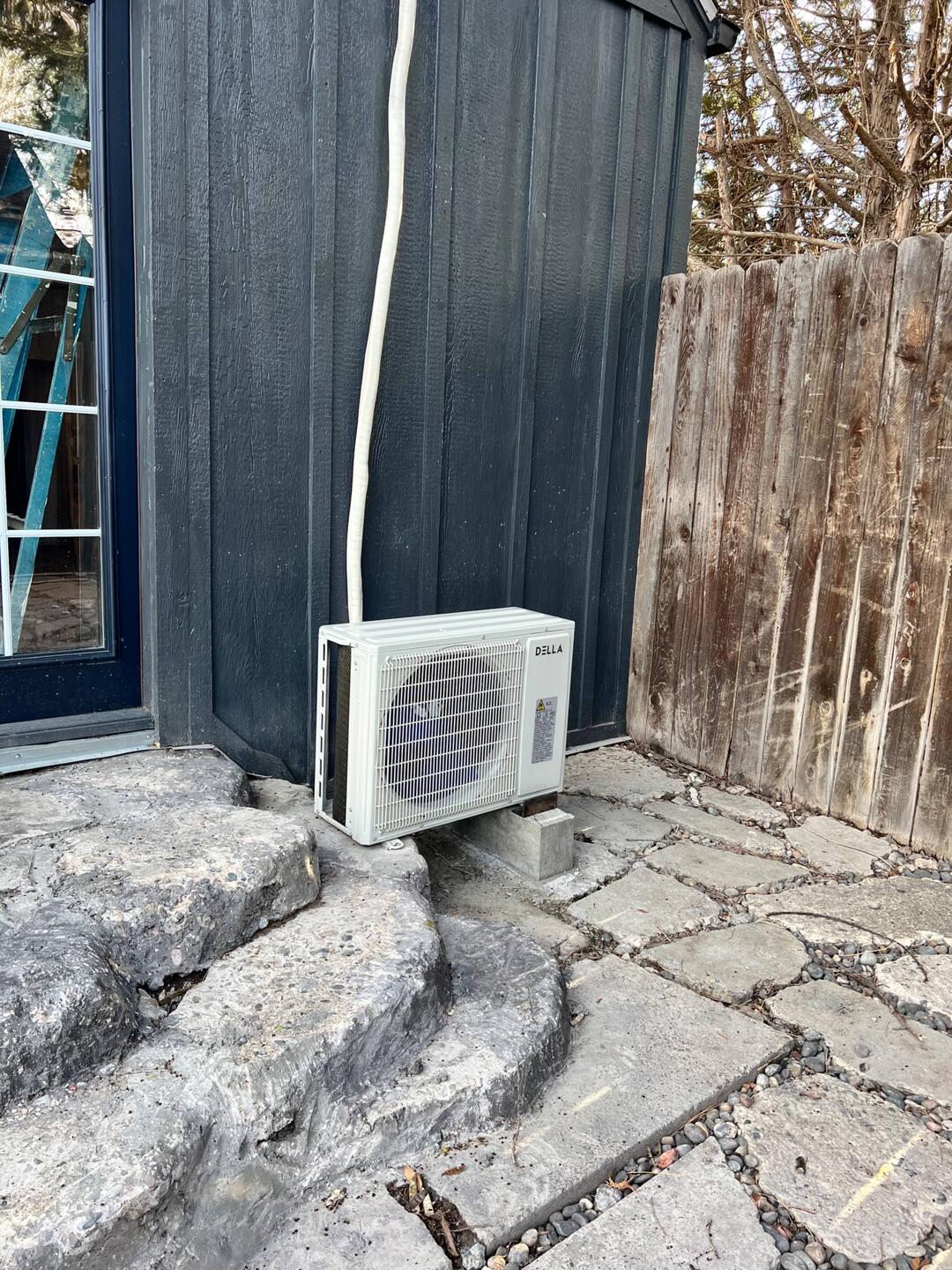 Outdoor component of the mini-split