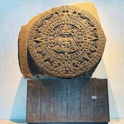 Der aztekische Kalenderstein hat einen Durchmesser von dreieinhalb Metern und wiegt 24 Tonnen