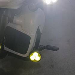 The left indicator is full of water. The white doesn't work...