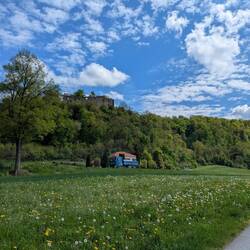 Eine Burgruine an der Strecke