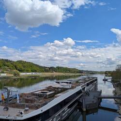 Ein Flusskreuzfahrtschiff