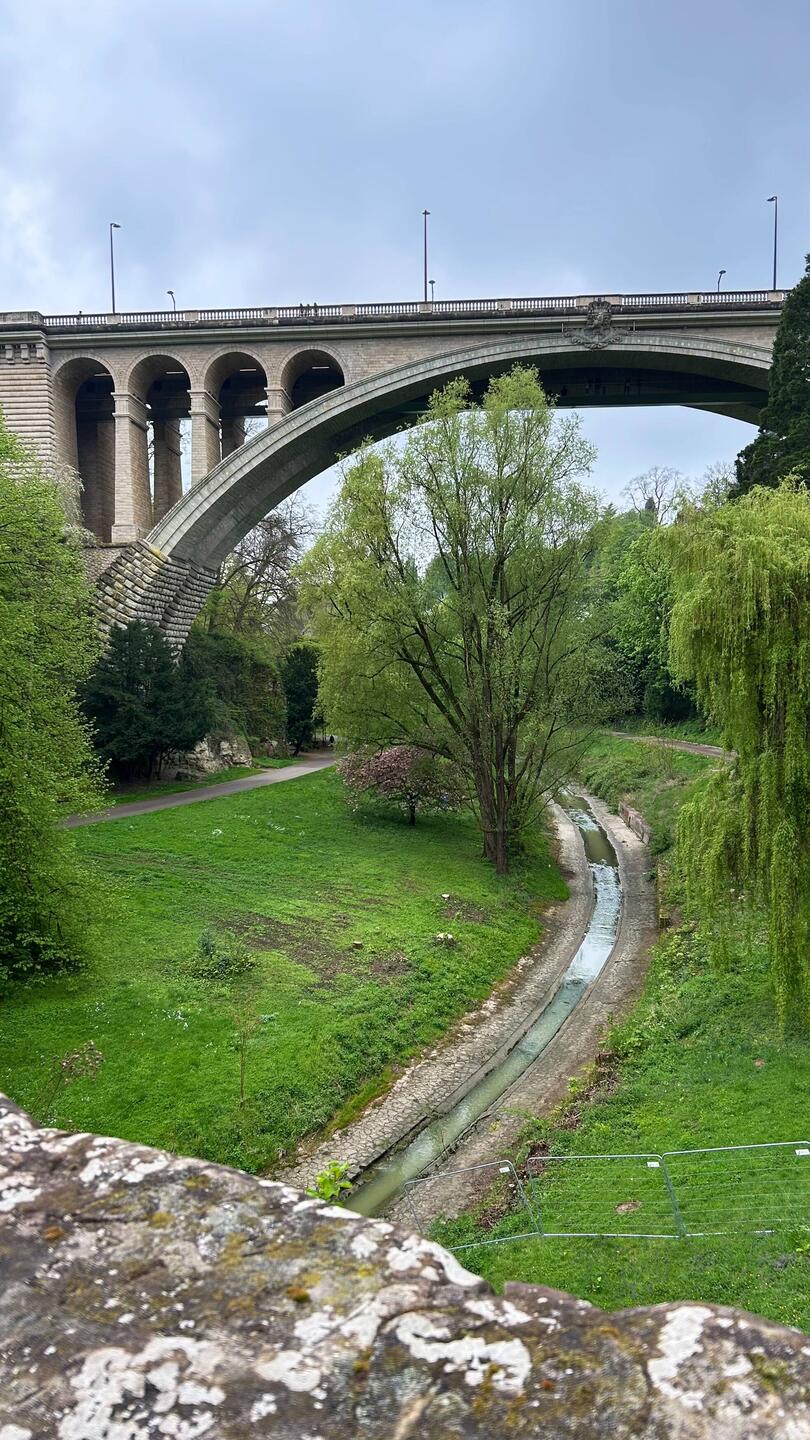 Pont d'Adolphe over de vallei van de Pétrusse