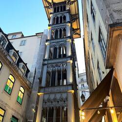 Der Elevador de Santa Justa ist das Wahrzeichen der Baixa.