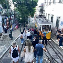 Seit 1892 verbindet der Elevador da Bica die Unterstadt mit dem Bairro Alto.