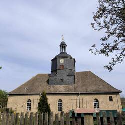 Kirchenturm mittig in Herrengosserstedt
