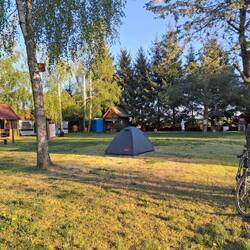 Tutaj śpię. Jestem sam w tym przybytku.