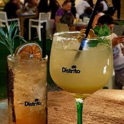 Great mocktails! Ginger-maracuya (left) and Lemon-Lime-Bitter.