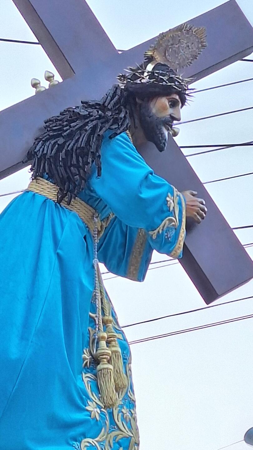 Bei dieser Prozession wird Jesus ausdrücklich als fröhlich und zuversichtlich dargestellt