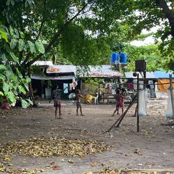 Chinde am Basketball spiele. So eifach wärs... 💭🤔