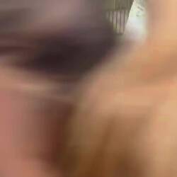 Lebendi Schwein wo es chliises Loch hend zum Schnuufe, vorem Restaurant. Ois fehled echt d Wort... 😣