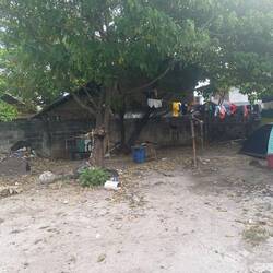 So lebed d Lüt da. S krässischte wo mer bisher erlebt hend. Zum Teil nur im Zelt.