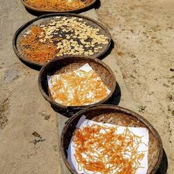 Wir vermuten, dass es Nudeln sind...