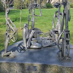 "Frau mit Buch" in Palanga