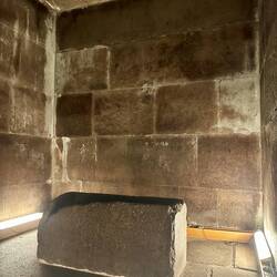 A simple tomb in the heart of the Great Pyramid