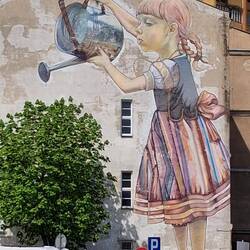 Mural "dziewczynka z konewką"