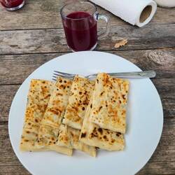 Gözleme mit Granatapfel-Saft