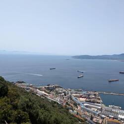 Rechts Spanien, links Marokko