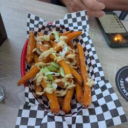Pommes für 8€, aber lecker