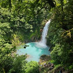 Rio Celeste, dass Wasser ist durch Schwefel und anderen Chemikalien so türkis