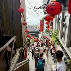 Such cool winding alleys, these inspired the movie Spirited Away