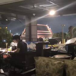 Ich habe es nur kurz ausgehalten. TukTuk zurück ins Hotel. Duuuusche. Eingeschlafen nach 2.30 a.m.