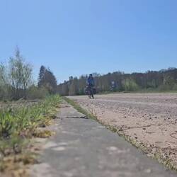 Auf der Hubbelpiste löst sich 'ne Schraube vom Lowrider..