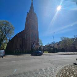 Kirche und Sonne