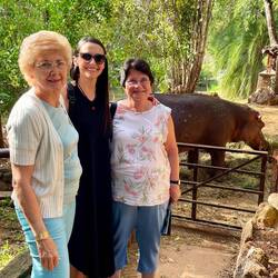 Cathy, Angela and Lucia... Oh, and Jessica munching in the background