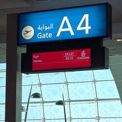 am Flughafen in Dubai