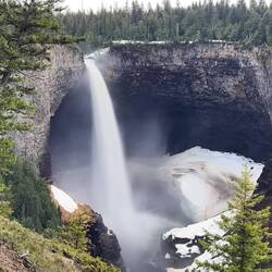 Die Helmcken Falls mit 141m Höhe