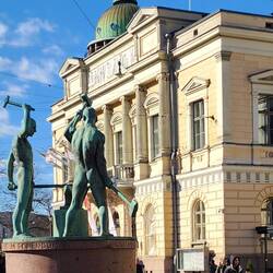 Three Smiths Statue, 1932