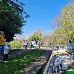 The gongoozlers are back! Plenty of people to watch us going through the locks