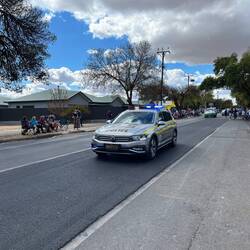 Schaut euch das Nummernschild an ⬆️