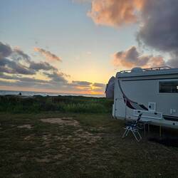 Sonnenuntergang vorm Wohnmobil
