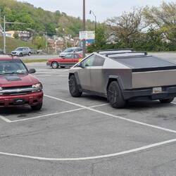 Parkieren ist Glückssache trotz der grossen Parkplätze