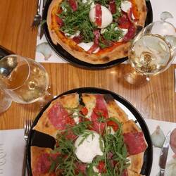 Pizzaaaaaaa! Mmmmmmm!